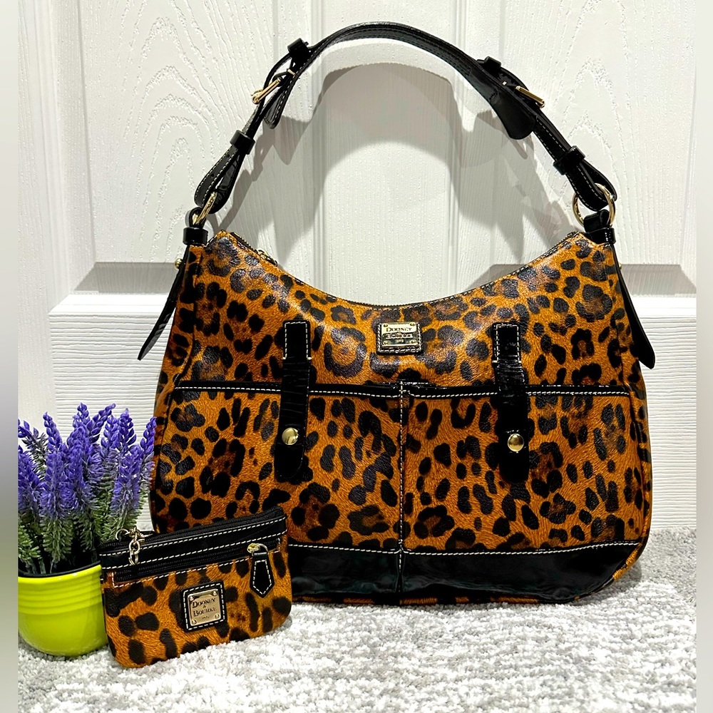 Dooney & Bourke medium safari shoulder bag & coin pouch